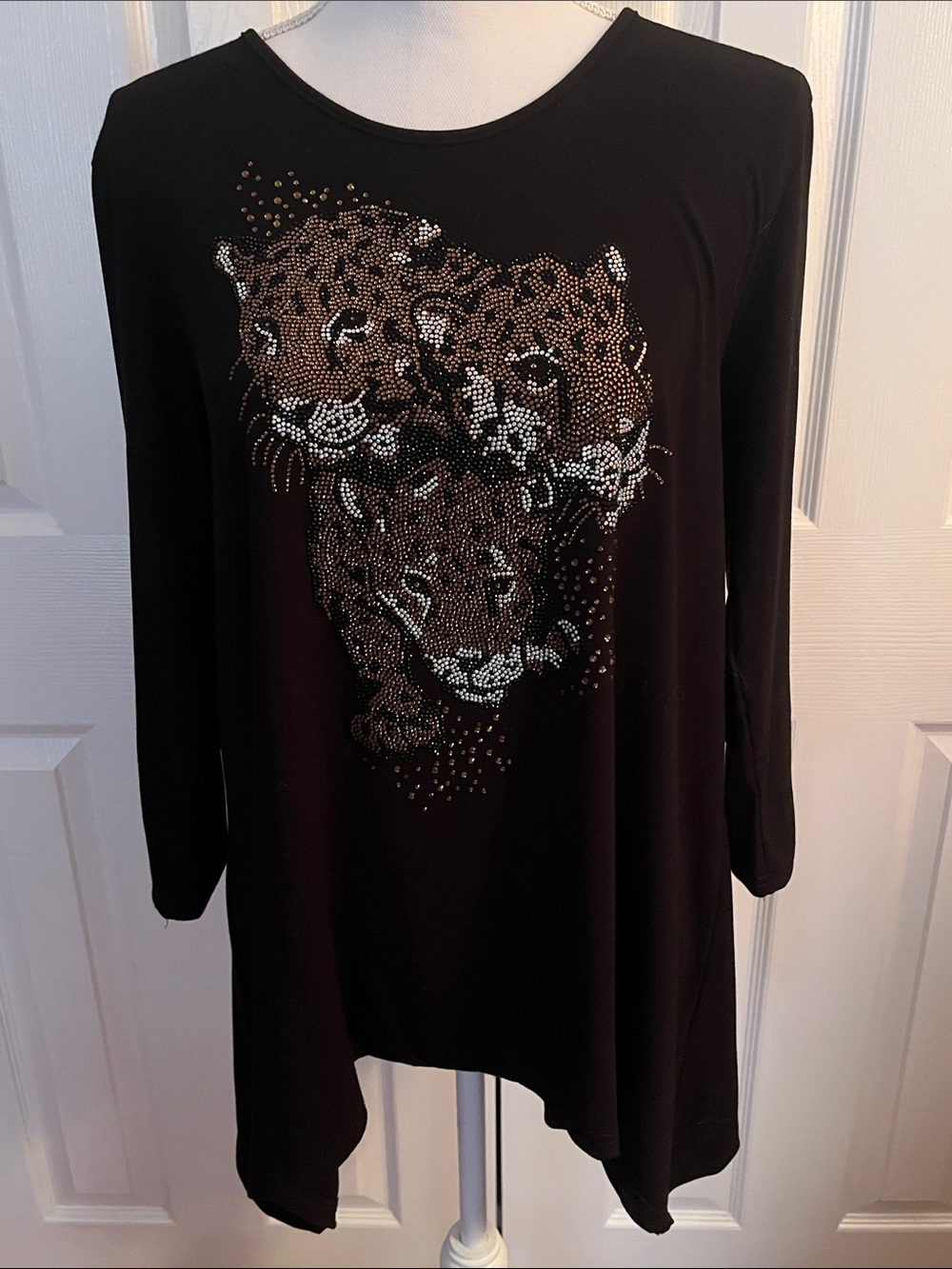 Gardy tunic top 3/4 sleeve jaguar design.  Size small